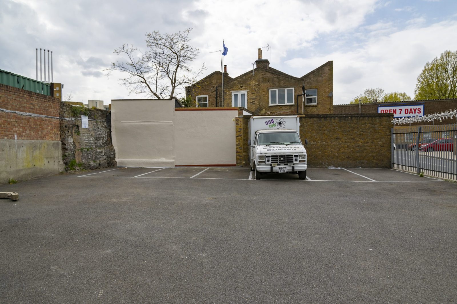 Aquifer Film-Studio-Location-Open Parking : unit base-20210520AQZ_0334PS1