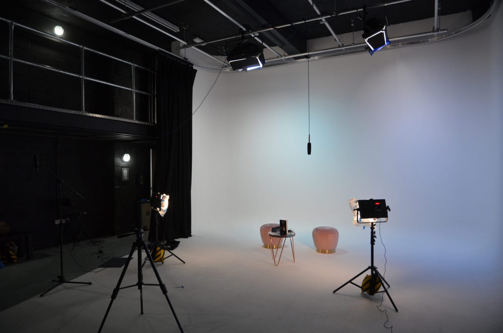 CYCLORAMA (Infinity Cove Wall) Studio London - Film, Video and Photography