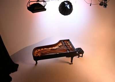 WHITE INFINITY COVE WALL STUDIO